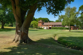 Гостиница Cottesmore Hotel Golf & Country Club  Кролей